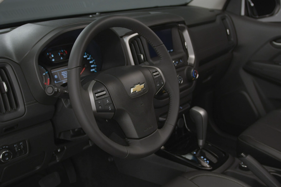 Chevrolet S10 Midnight | Por dentro