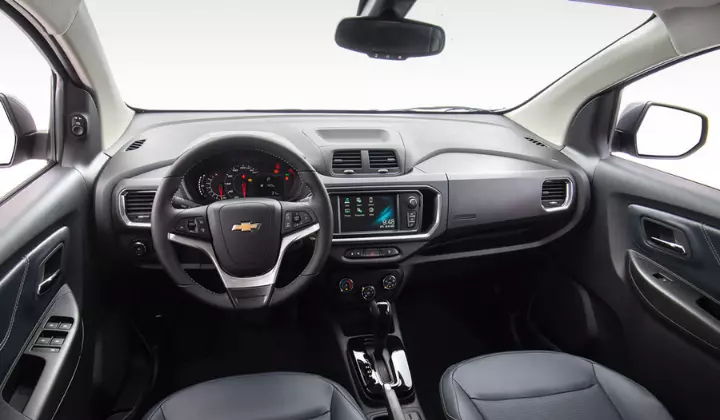 Painel interno do novo Chevrolet Spin 2023 traz conforto e segurança