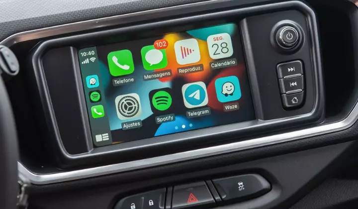 Novo Chevrolet Spin 2023 vem equipado com central multimídia para iOS