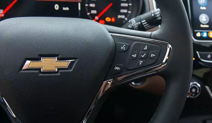 Botões no volante do novo Chevrolet Cruze Sedan 2022