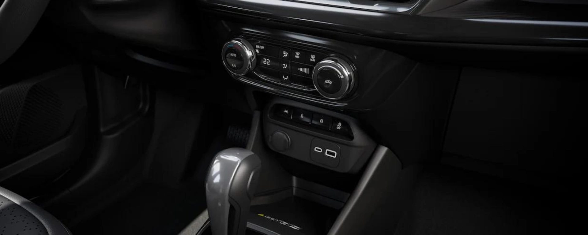 SUV Spin 2025 com console central e controle de ar-condicionado digital