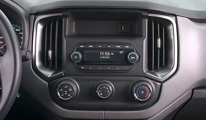 Rádio AM/FM stereo, MP3/WPA player, Bluetooth e entrada USB dupla da picape S10 Cabine Simples 2024