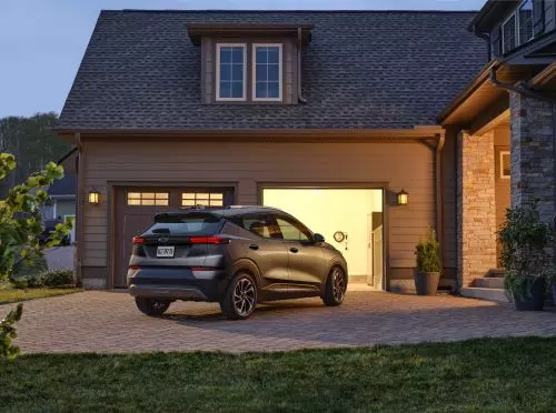 O novo Chevrolet Bolt EUV 2023 oferece um amplo espaço interno para você e sua família