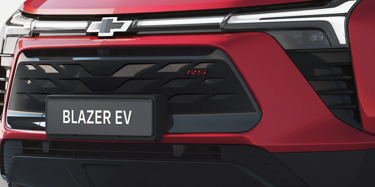 O Chevrolet Blazer EV RS tem detalhes RS em todo o veículo