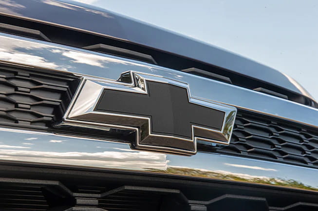 Accesorios Chevrolet Colorado Z71 - Emblema Chevrolet negro delantero