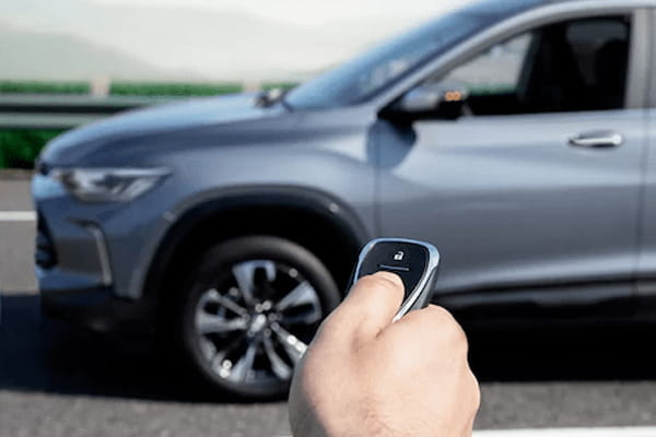 Tecnología Chevrolet Tracker - Botón de encedido remoto