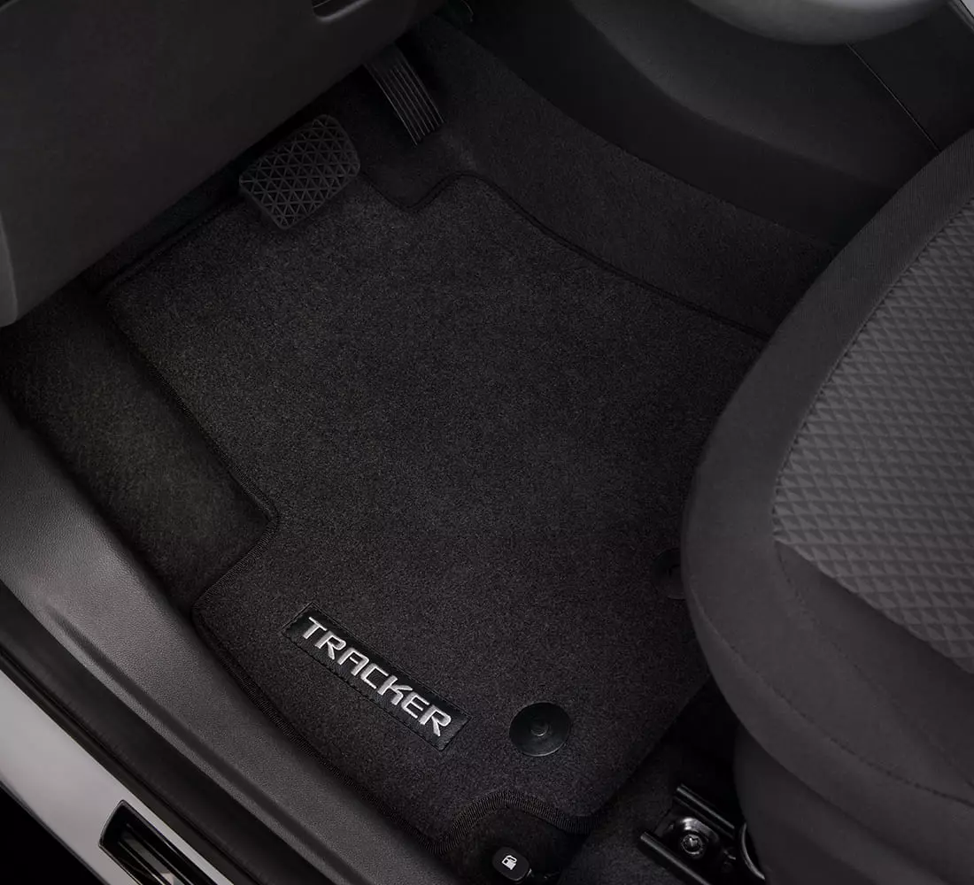 Accesorio Chevrolet Tracker | Cubrepiso de alfombra | Confort