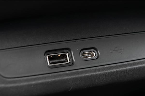 Nueva Chevrolet Montana - Puertos USB tipo A y C