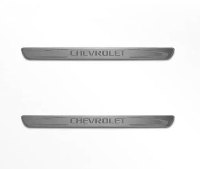 Accesorio Chevrolet Tracker | Protector umbral puerta | Componente