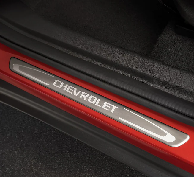 Accesorio Chevrolet Tracker | Protector umbral puerta | Elegance